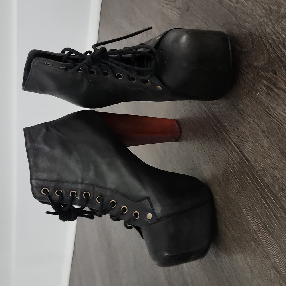 Jeffrey Campble Lita